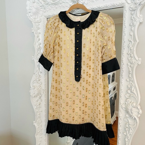 Lauren Moffat Dresses & Skirts - LAST CHANCE Lauren Moffatt Gold w/ Black Sparkle Collared Dress